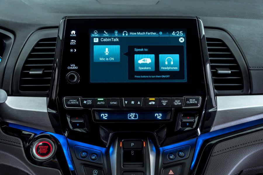 Детали интерьера Honda Odyssey 2017 года  (фото 52 из 160)